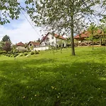 Sunnyside فيلة
