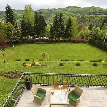 Sunnyside Villa *