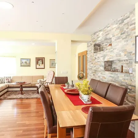 Sunnyside Villa